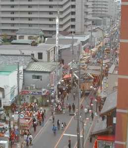 雨のおとうろうまつり
